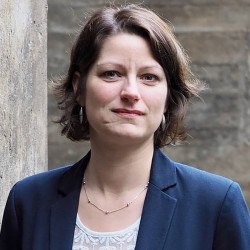 Linda Schmidt Portrait 800px Web