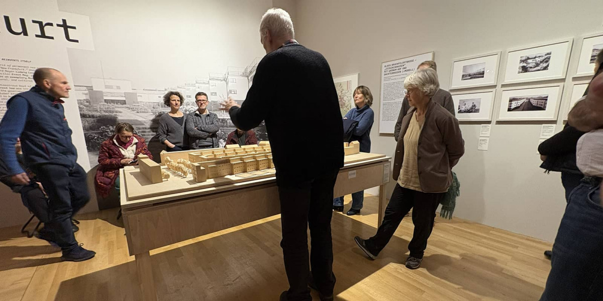 Besuch Ausstellung Aufbruch zur Modernen Stadt Impressionen1 03 12 2025 credit Mark Hetterich