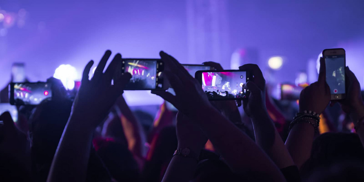 Bild 02 Mobiltelefone Giovanni Nitti shutterstock 1363321703 1600x800s